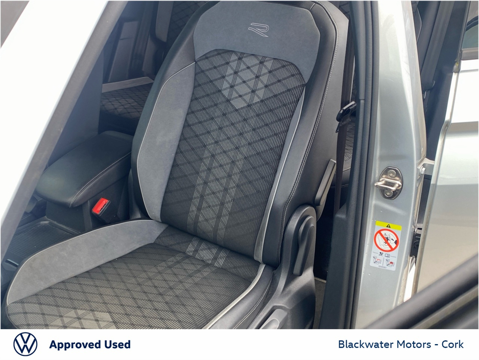 2023 Volkswagen Tiguan - image 25