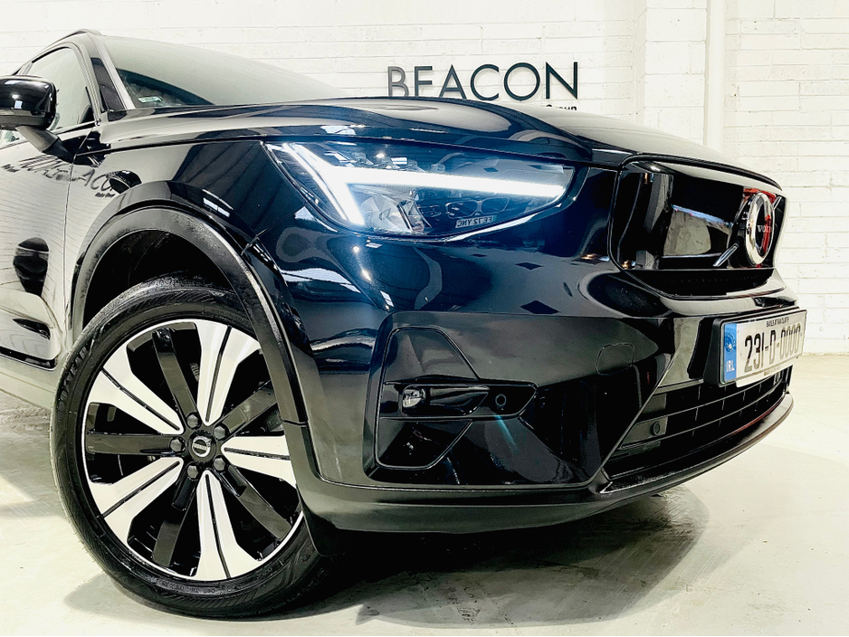 2023 Volvo XC40 - image 2