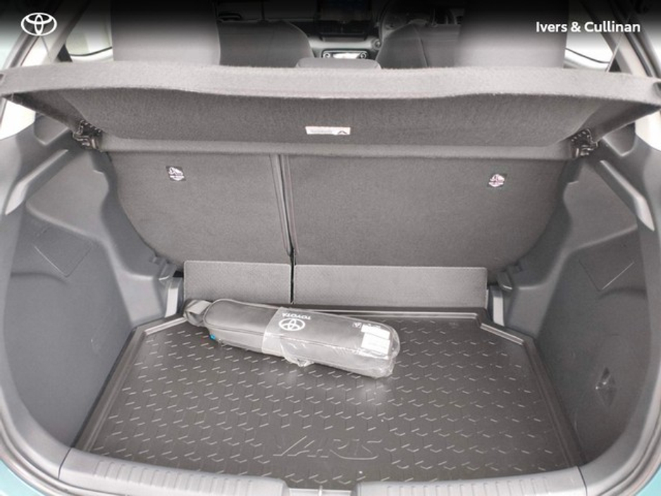 2025 Toyota Yaris - image 9
