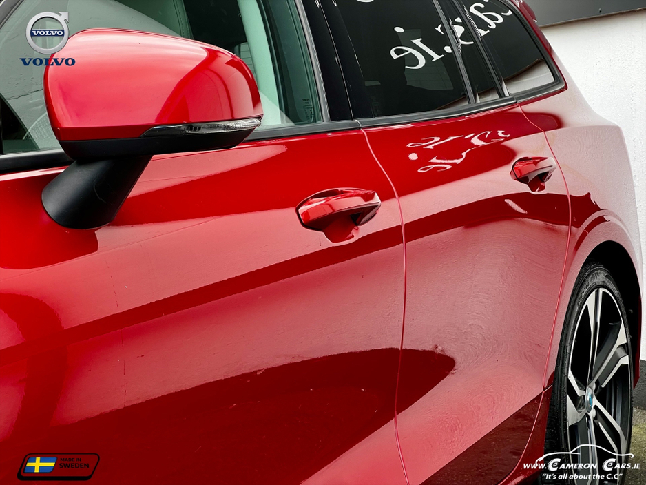 2019 Volvo V60 - image 27
