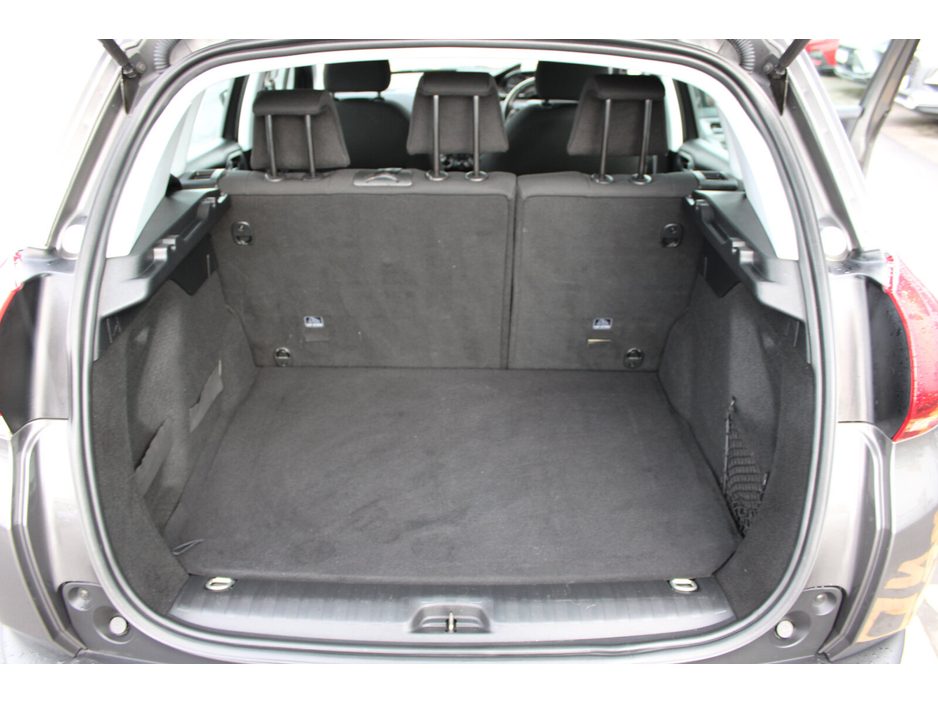 2018 Peugeot 2008 - image 12