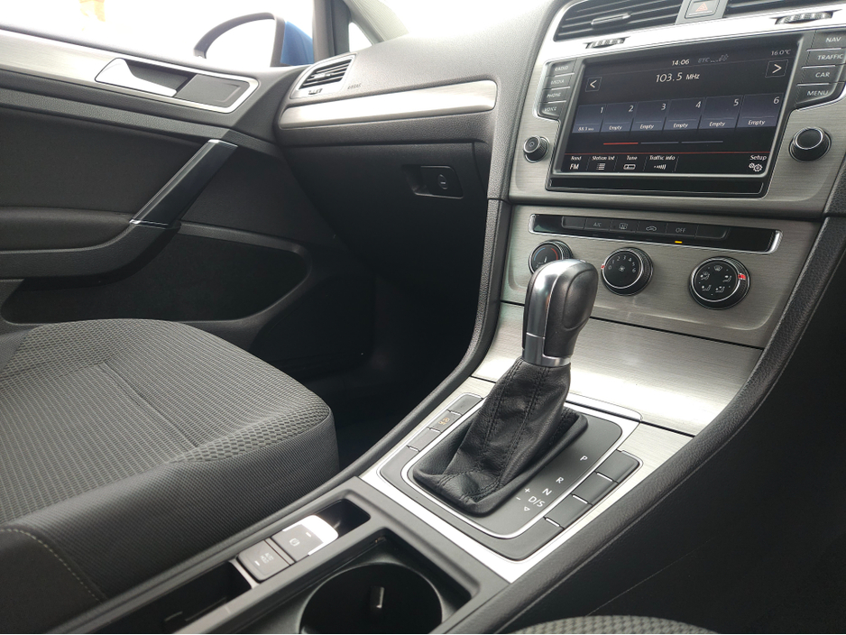 2014 Volkswagen Golf - image 12