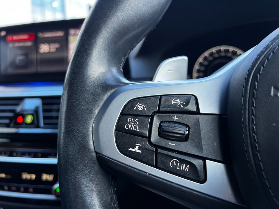 2018 BMW 5 Series - image 8