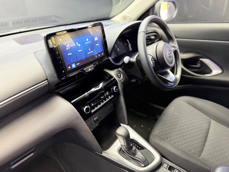 2025 Toyota Yaris Cross - image 19