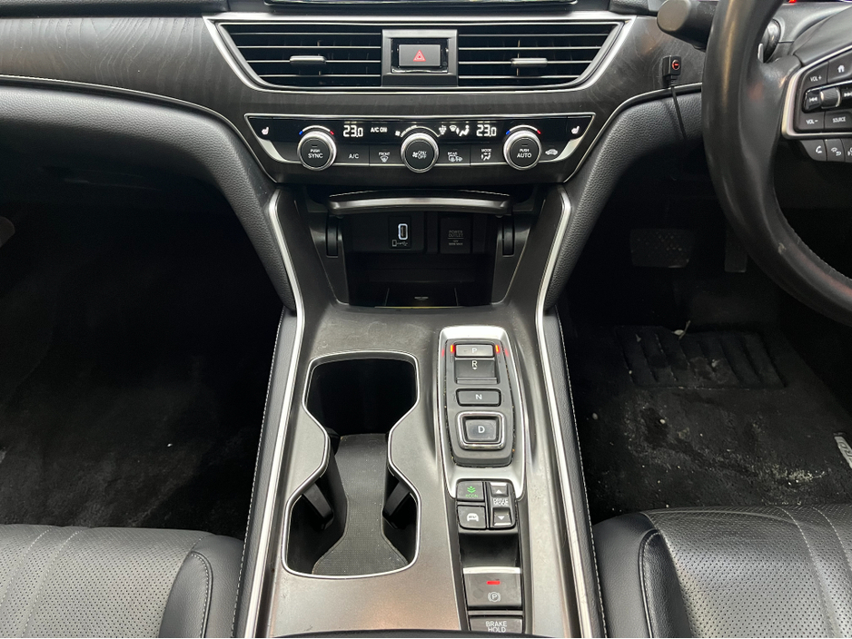 2020 Honda Accord €27950! 2020 HONDA ACCORD EX 2.0 AUTOMATIC / CRUISE CONTROL / REVERSE CAMERA / ELECTRIC MEMORY & HEATED SEATS / PADDLE SHIFTERS / PANORAMIC SUNROOF / HEATED REAR SEATS €27,950