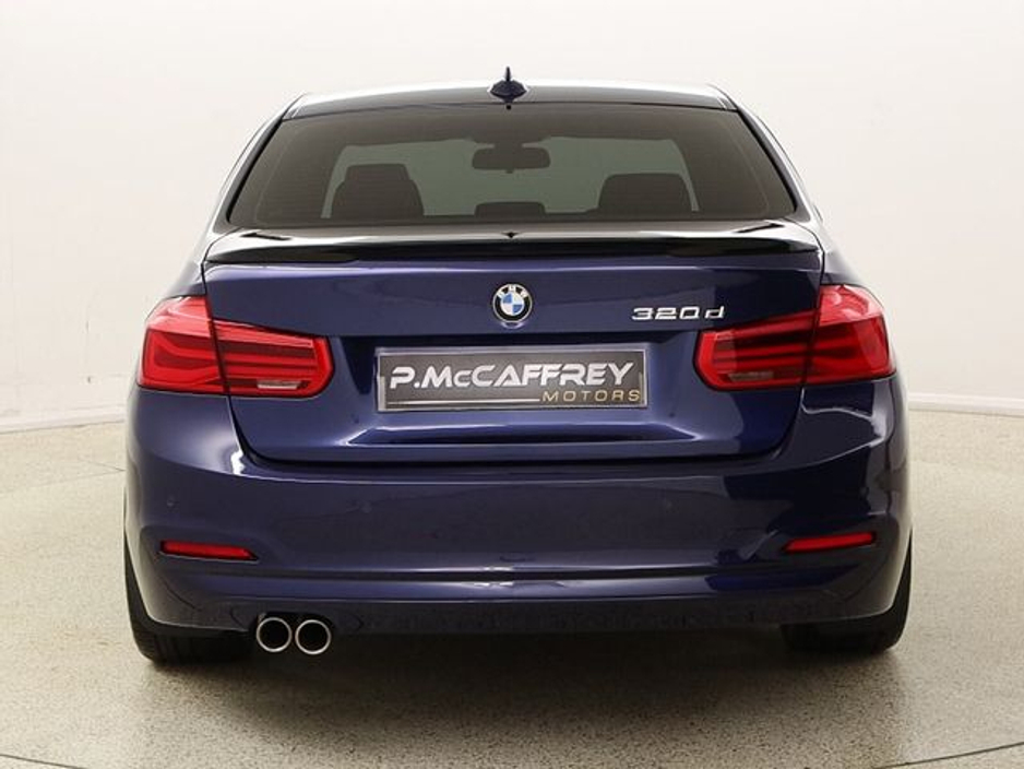 2016 BMW 3 Series - image 6