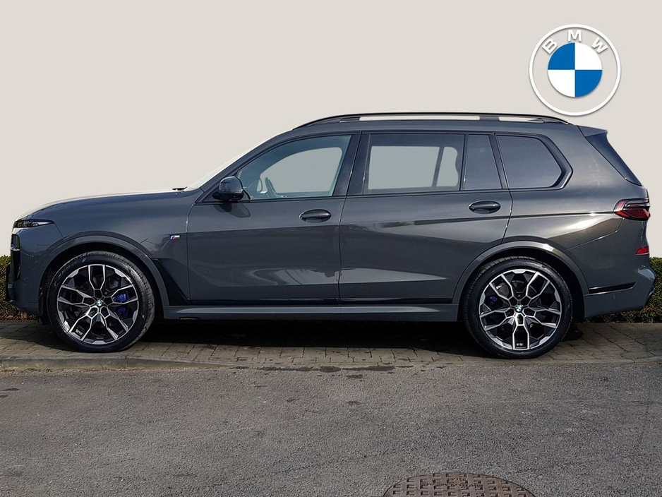 2023 BMW X7 - image 3