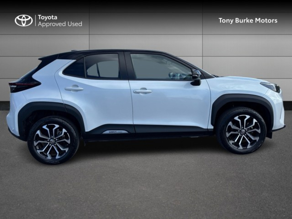 2021 Toyota Yaris Cross - image 3