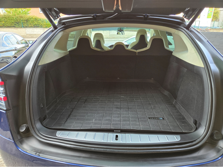 2019 Tesla Model X - image 2