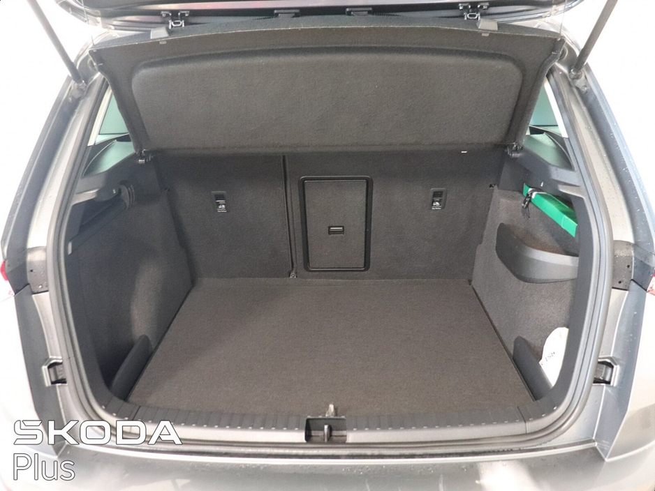 2023 Skoda Karoq - image 10