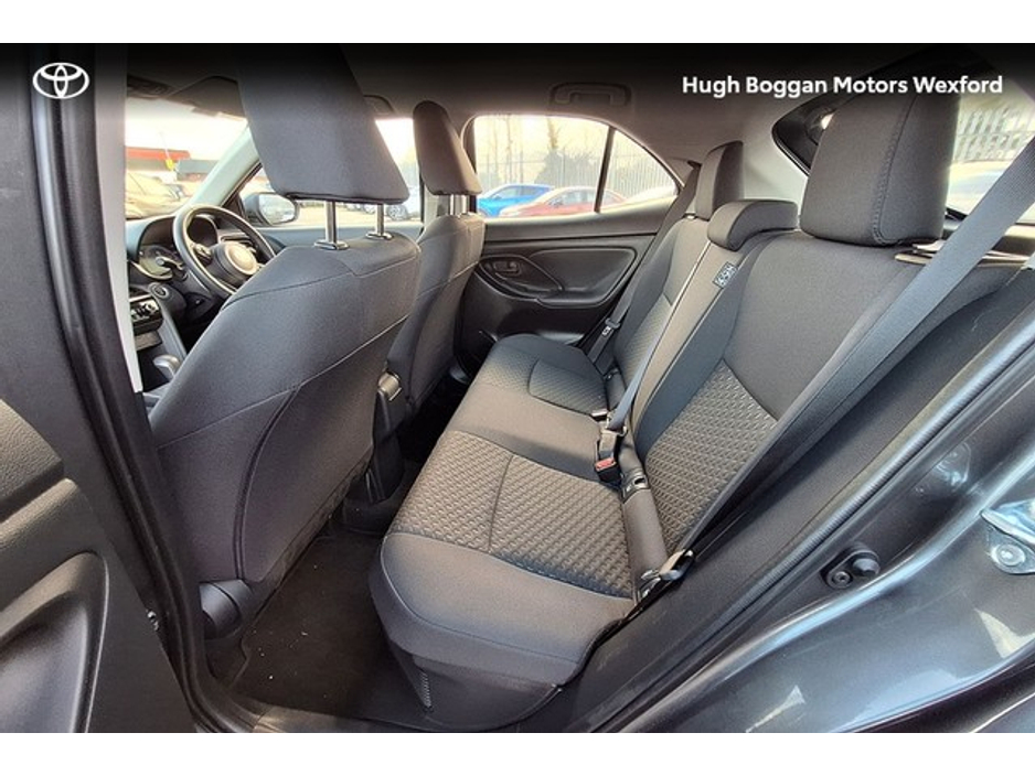 2025 Toyota Yaris Cross CROSS LUNA HYBRID €30,995