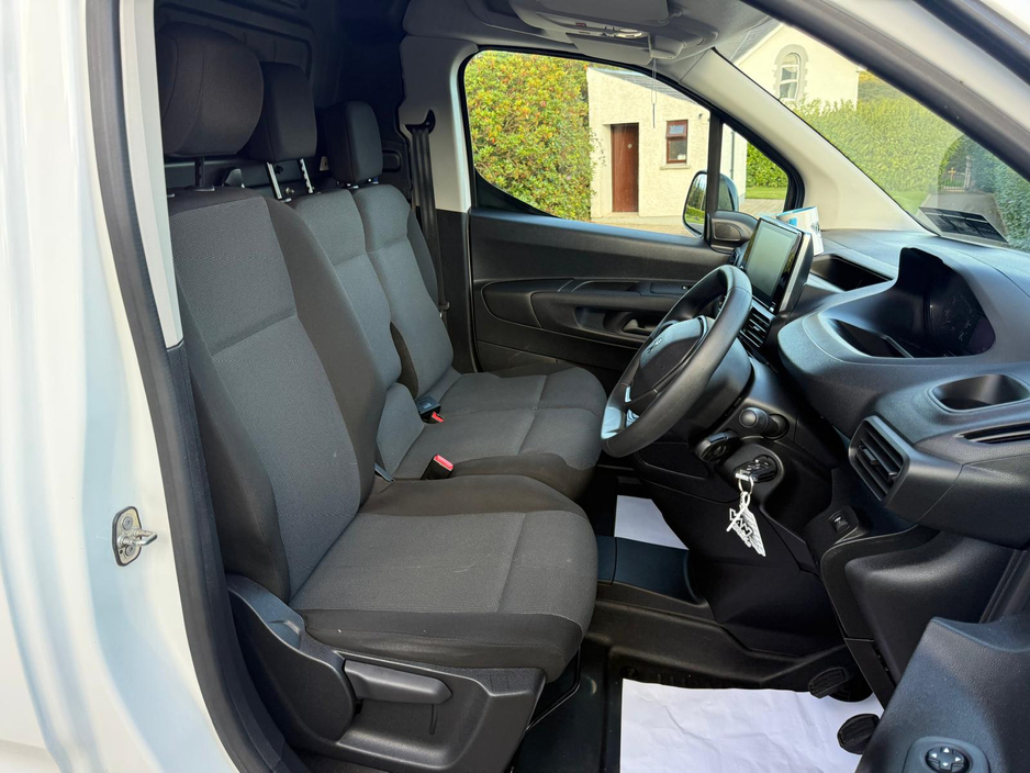 2022 Peugeot Partner PROFESSIONAL PREMIUM BLUEHDI L1 €14,550
