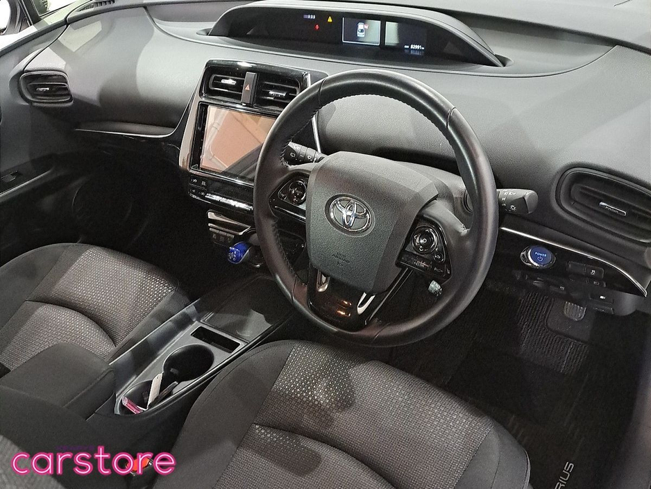 2020 Toyota Prius - image 15