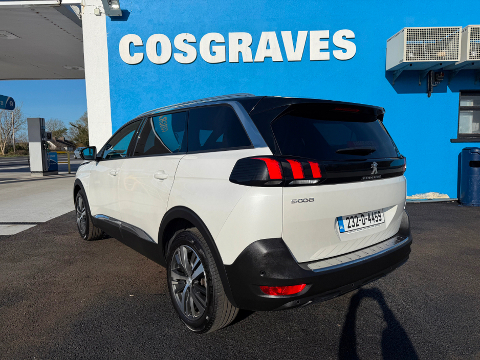 2023 Peugeot 5008 - image 4