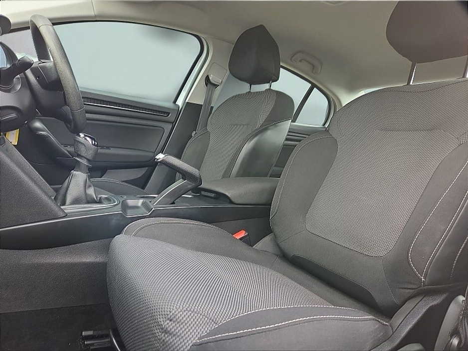 2019 Renault Megane - image 14