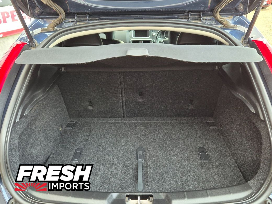 2015 Volvo V40 - image 17