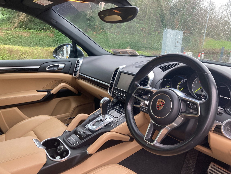 2016 Porsche Cayenne - image 2