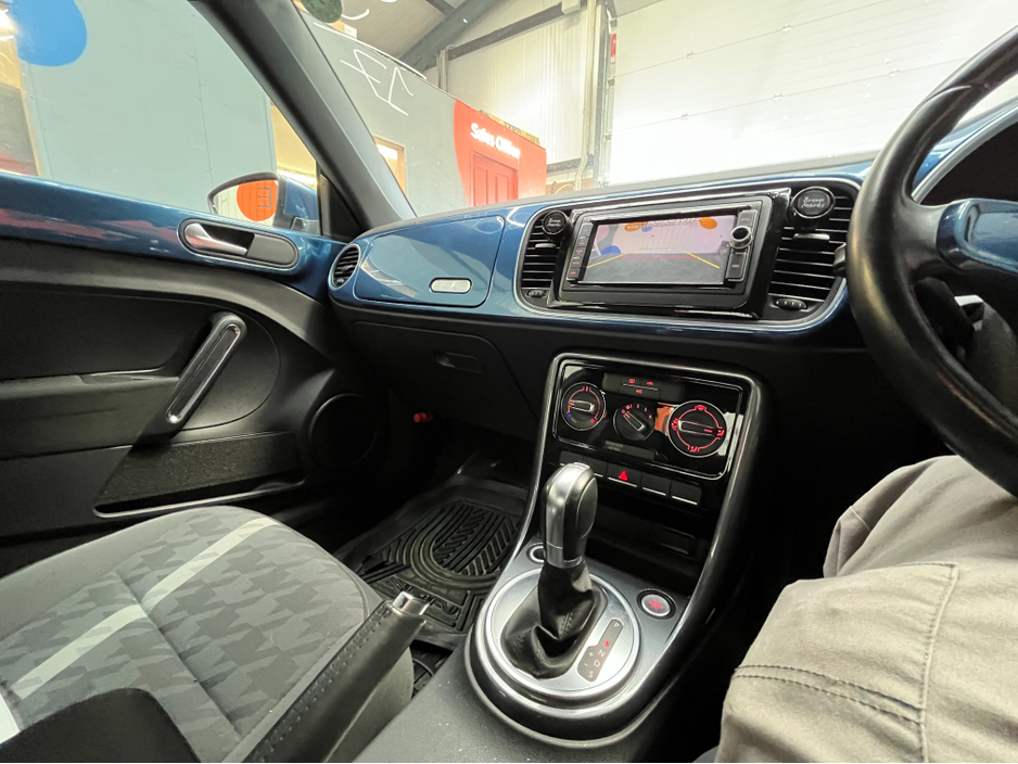 2017 Volkswagen Beetle - image 13