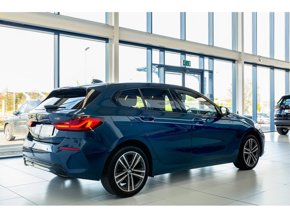 2022 BMW 1 Series - image 9