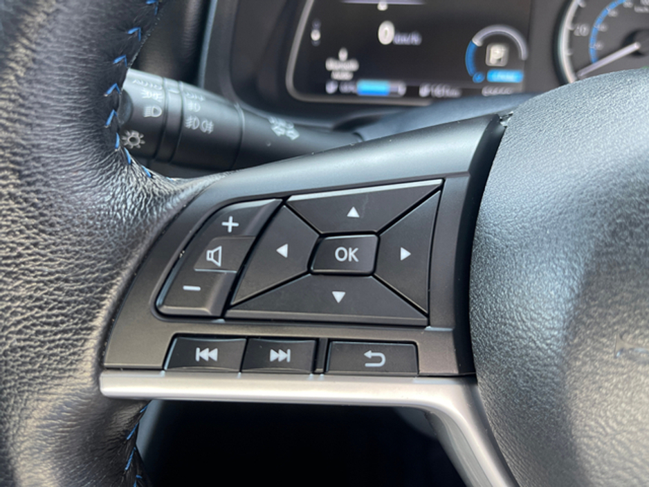 2024 Nissan Leaf - image 9