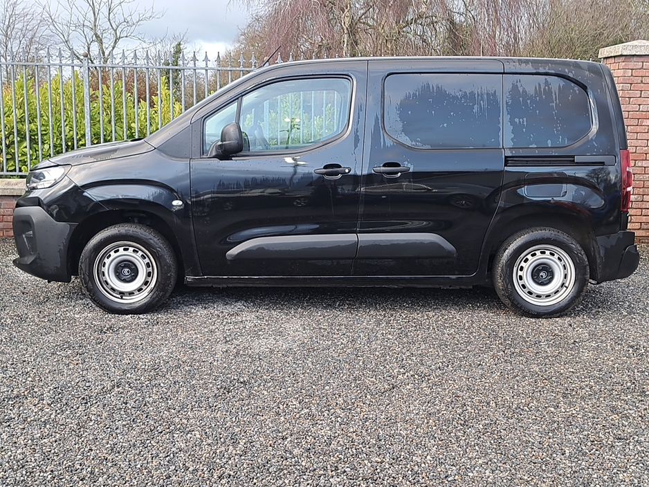 2024 Citroen Berlingo Enterprise Blue 1.5 Diesel Panel van only 22,000 Kms Vat invoice available. €21,750