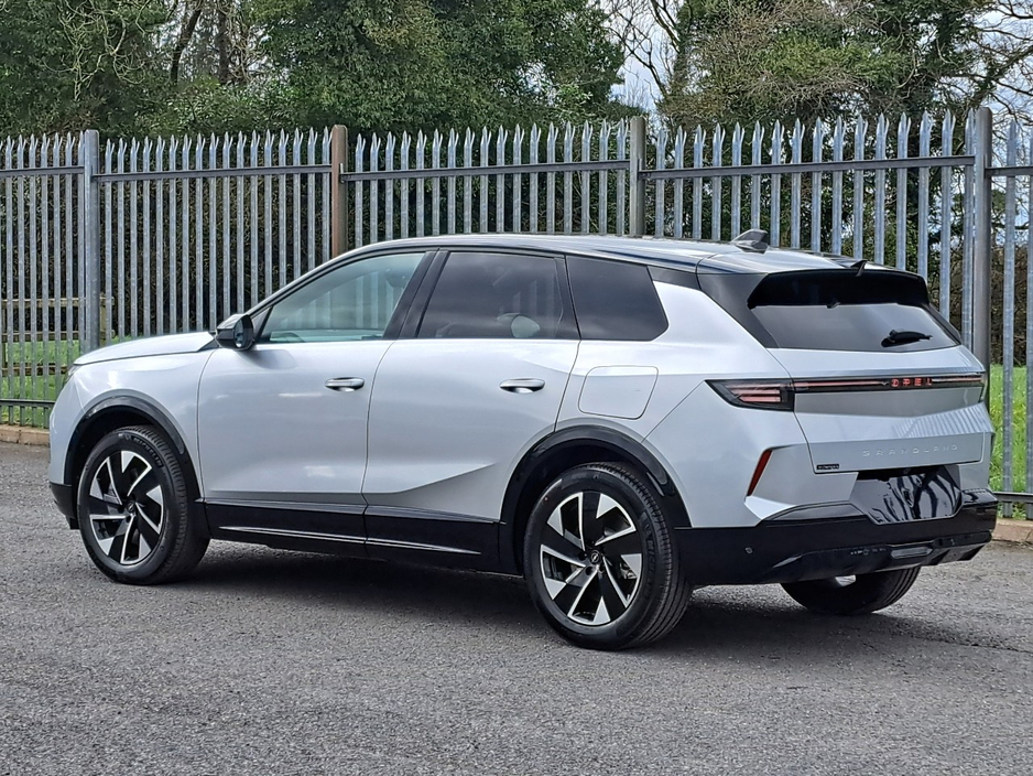 2026 Opel Grandland - image 8