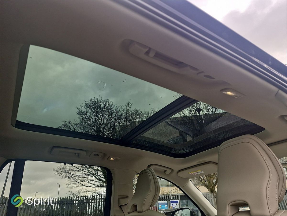 2023 Volvo XC90 - image 14