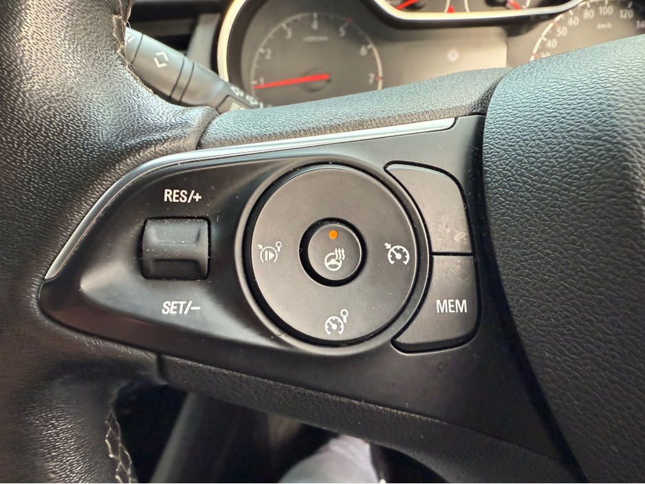 2022 Opel Crossland X - image 11