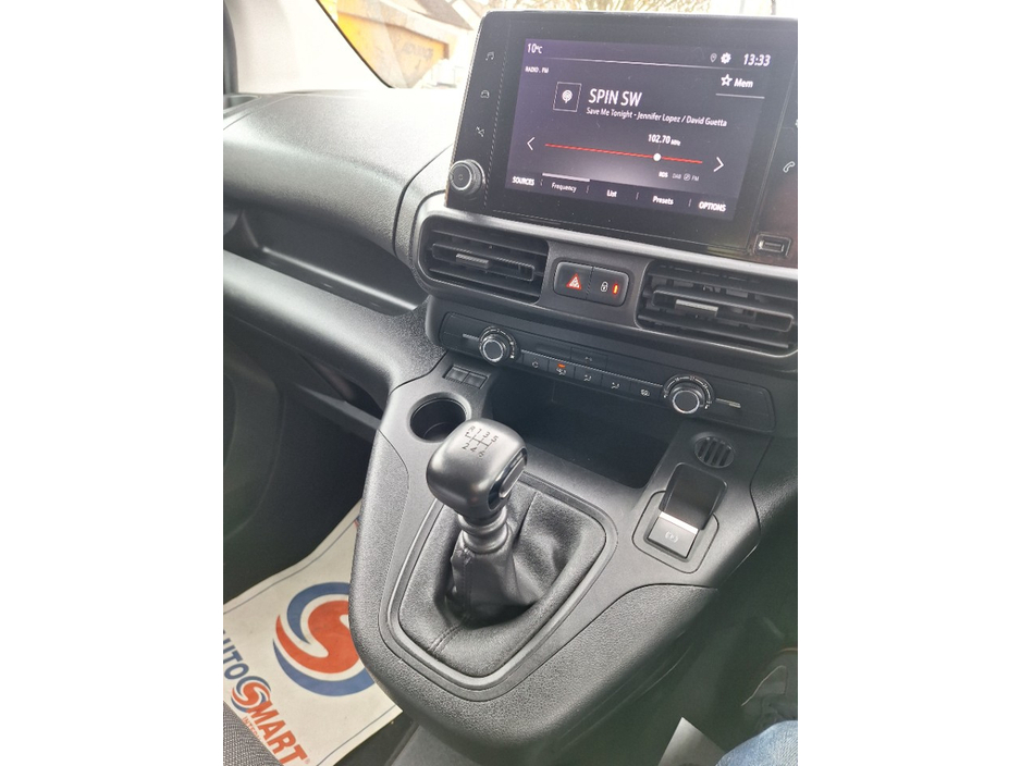 2021 Vauxhall Combo - image 13