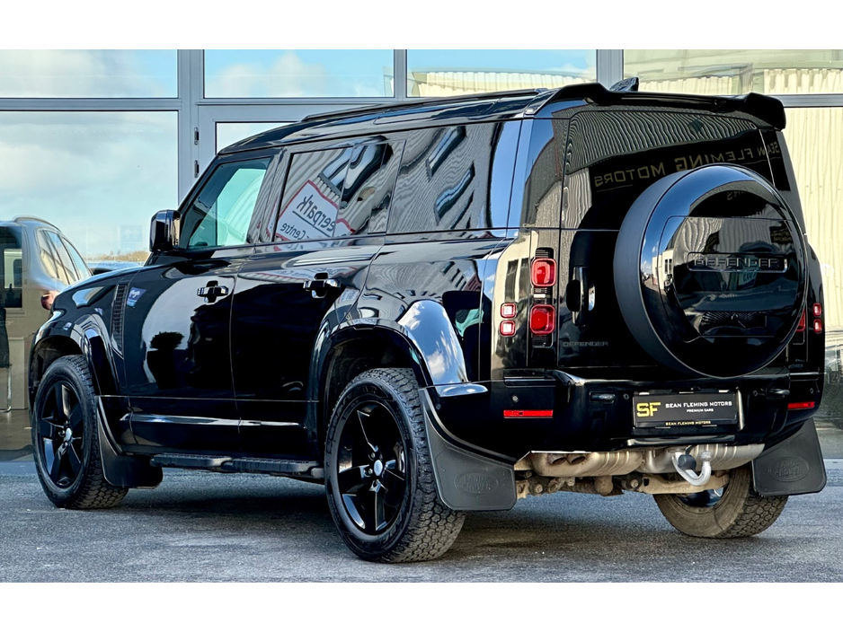 2025 Land Rover Defender - image 4