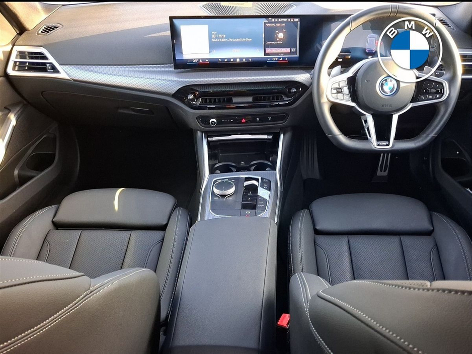 2025 BMW 3 Series - image 4