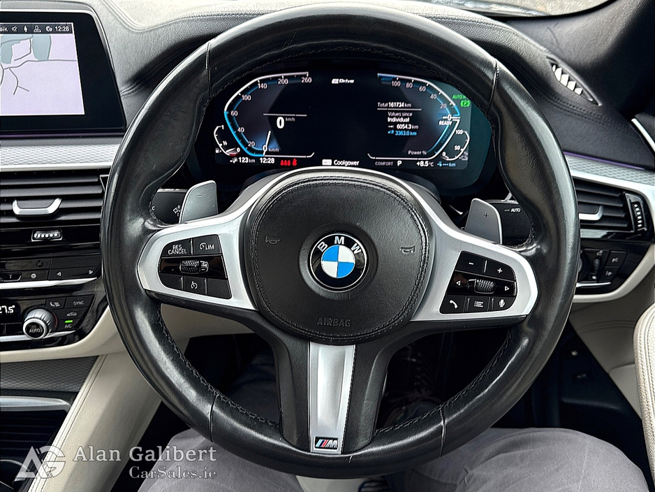 2020 BMW 5 Series - image 16