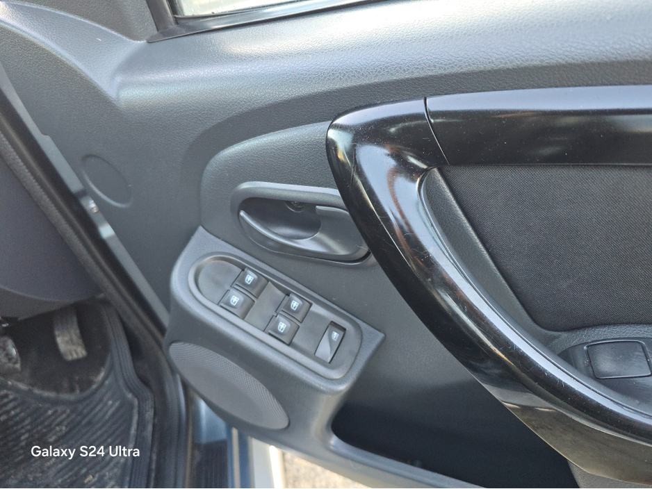 2014 Dacia Duster - image 10