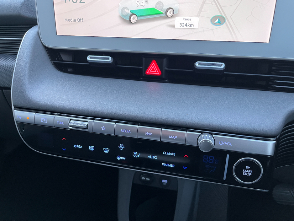 2023 Hyundai Ioniq 5 EXECUTIVE 58KW //HEATED SEATS AND STEERING WHEEL//ADAPTIVE CRUISE CONTROL//WIRELESS PHONE CHARGING// €24,950