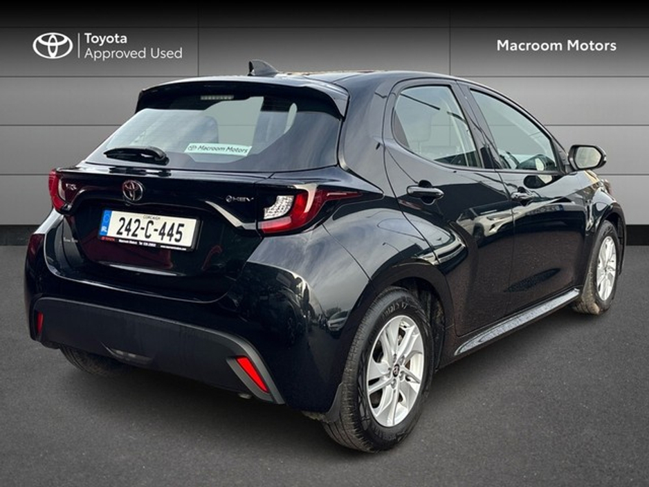 2024 Toyota Yaris - image 2