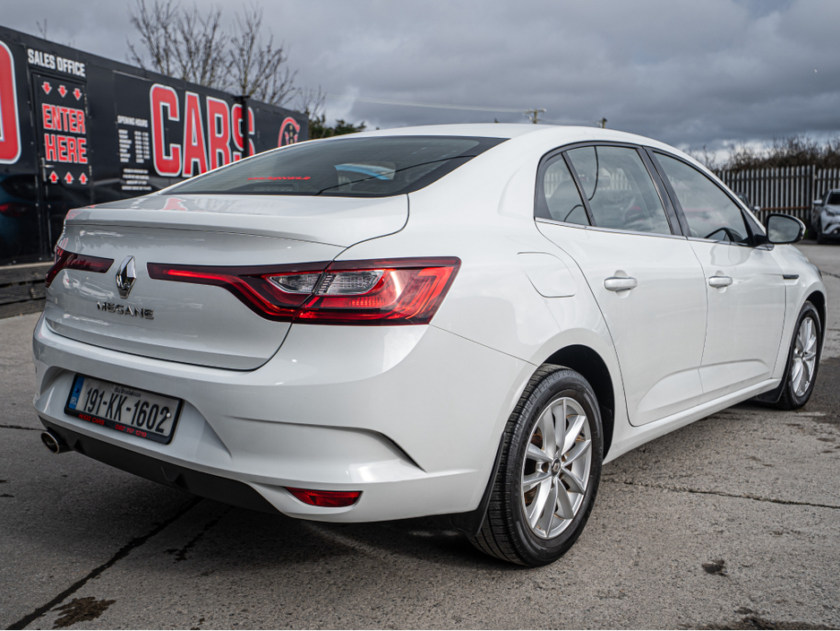 2019 Renault Megane - image 13
