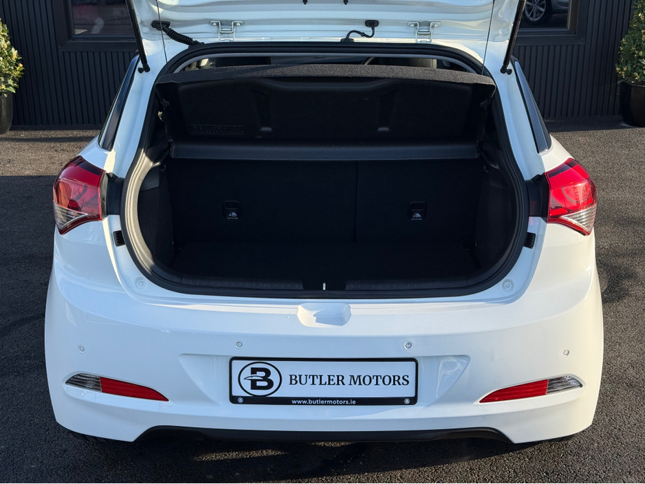 2017 Hyundai i20 - image 15