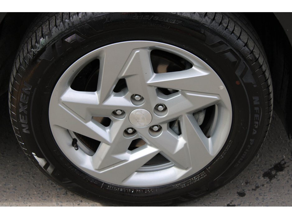 2025 Hyundai Kona - image 10