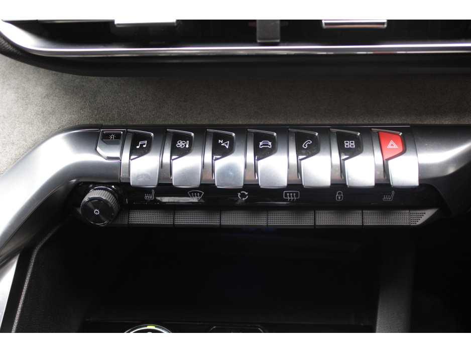 2018 Peugeot 5008 - image 16