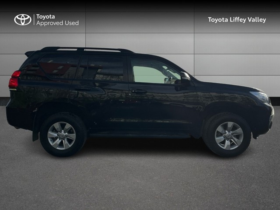 2022 Toyota Landcruiser - image 3