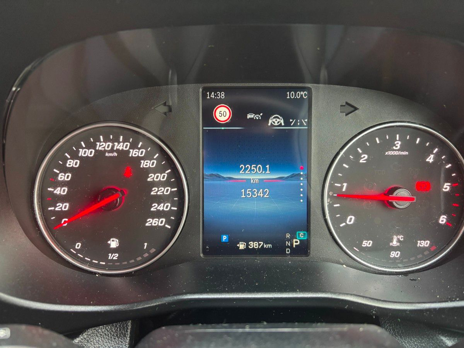 2025 Mercedes-Benz Vito - image 8