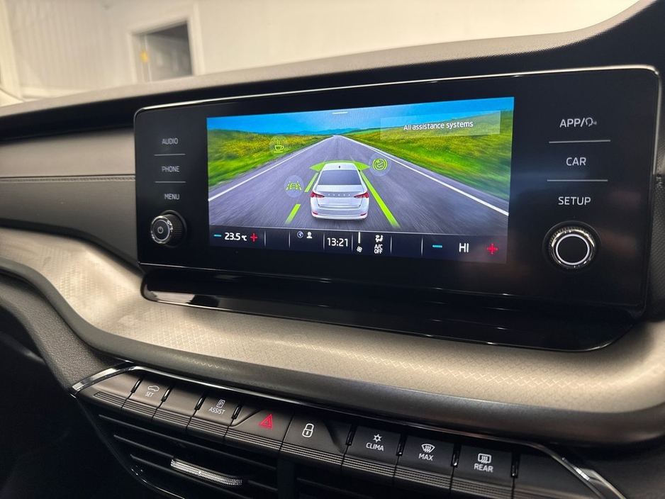 2023 Skoda Octavia - image 19