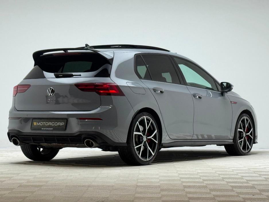2022 Volkswagen Golf GTI CLUBSPORT 2.0 TSI 300HP *PAN ROOF* €49,990