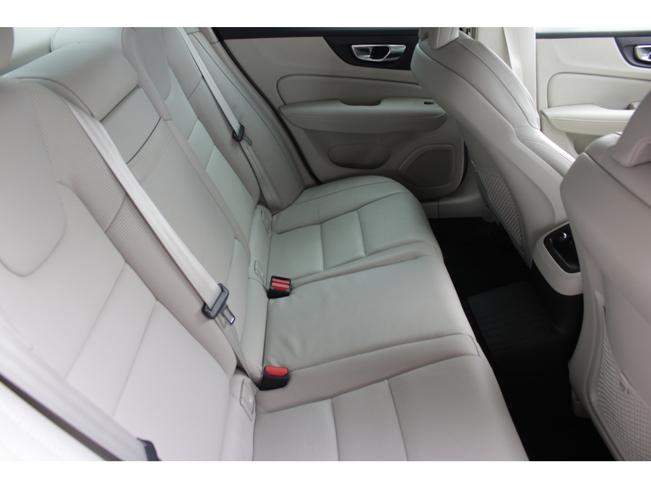 2020 Volvo S60 - image 20