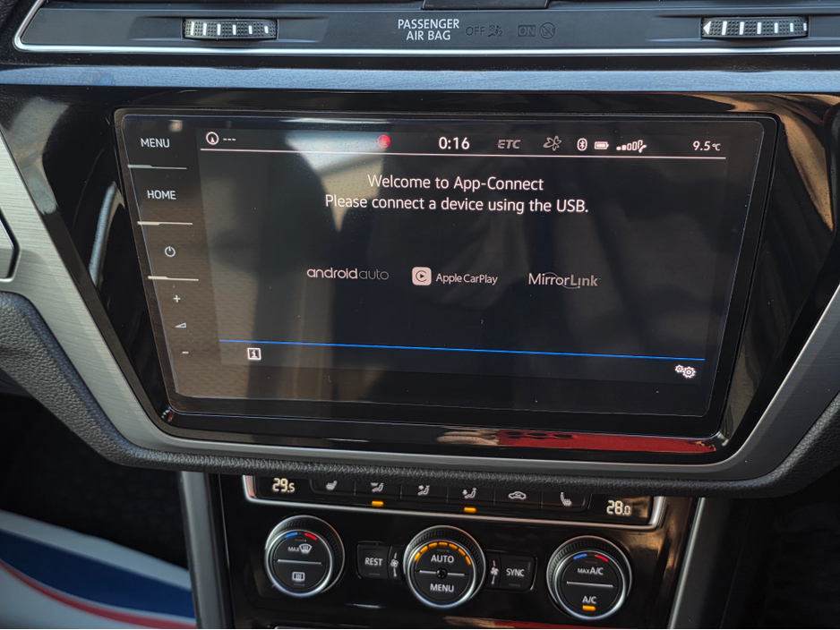 2018 Volkswagen Touran - image 19