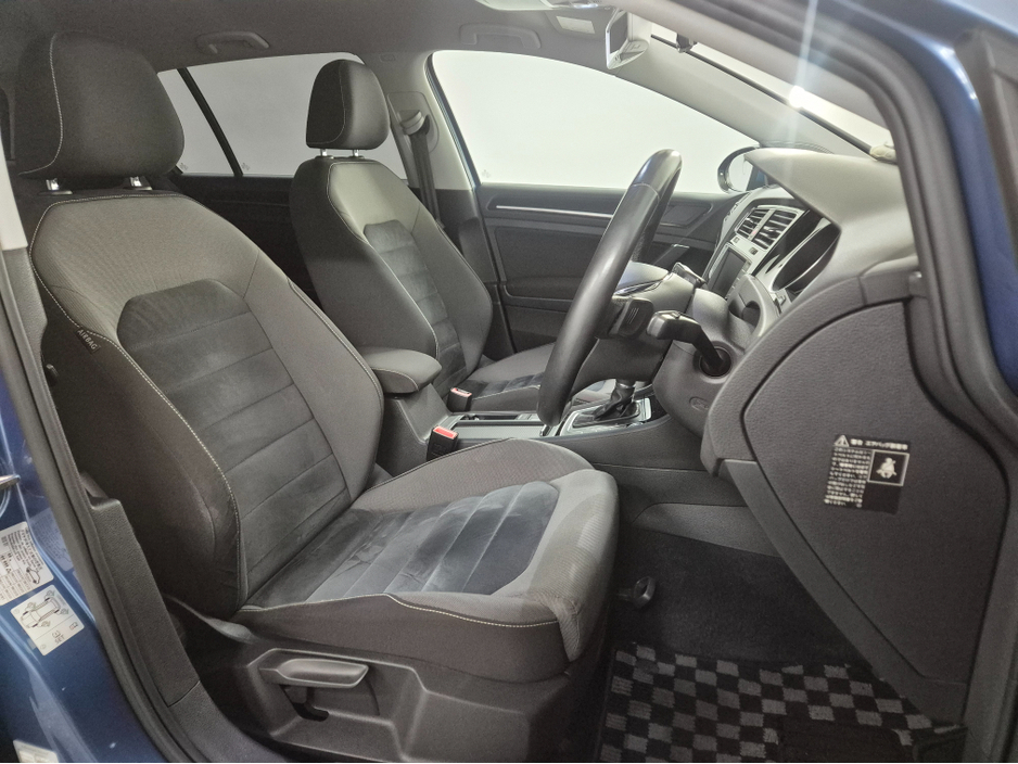 2016 Volkswagen Golf **HIGHLINE**ONLY 82000KMS**ALCANTARA SEATS**17" ALLOYS DIAMOND CUT**LANES ASSIST**KEYLESS ENTRY AND START**ADAPTIVE CRUISE CONTROL**DUAL ZONE CLIMATE CONTROL**REVERSE CAMERA**BLUETOOTH STREAMING €15,499