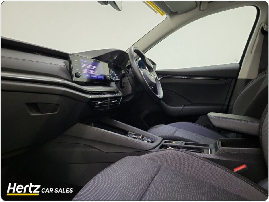 2024 Skoda Octavia - image 4