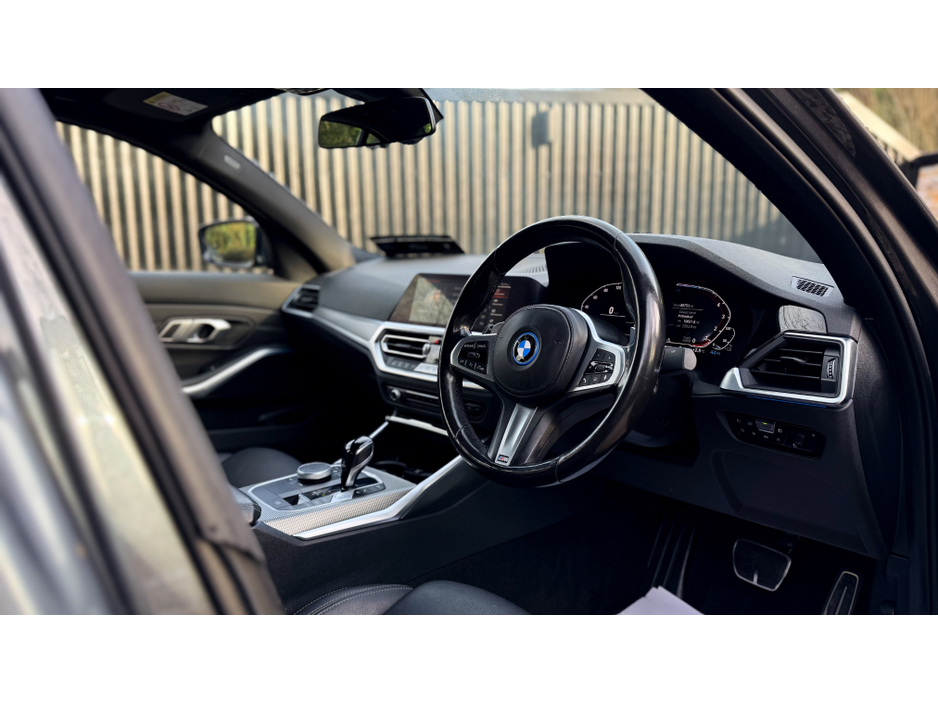 2021 BMW 3 Series 2021 (212)  BMW 330e M-SPORT  290BHP €25,999