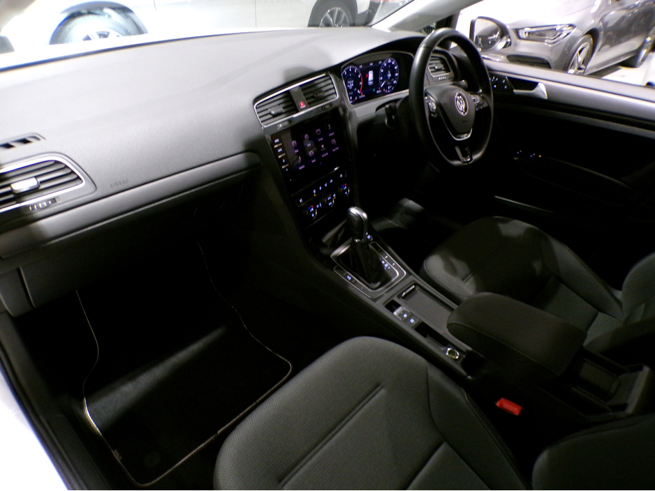 2018 Volkswagen Golf *2018*ONLY 16,000 MILES*AUTO*VW GOLF 1.2 MARK 7.5*COLOUR CAMERA*SAT-NAV*APPLE-CARPLAY*ANDROID AUTO*UP-GRADED VW ALLOYS*XL MEDIA*FLAT-BOTTOM SPORT STEERING WHEEL WITH ADAPTIVE CRUISE CONTROL**RADAR ASS €18,900
