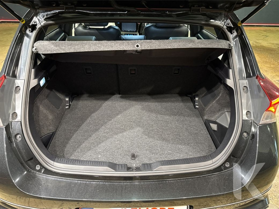 2016 Toyota Auris - image 10